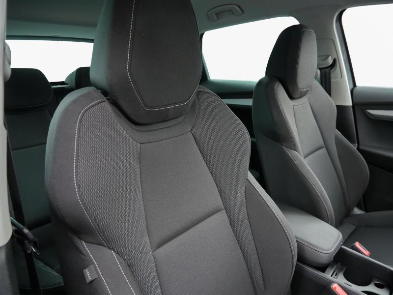 Škoda Karoq Selection – image 10 of 23