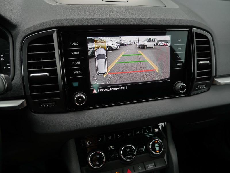 Škoda Karoq Selection – image 15 of 23