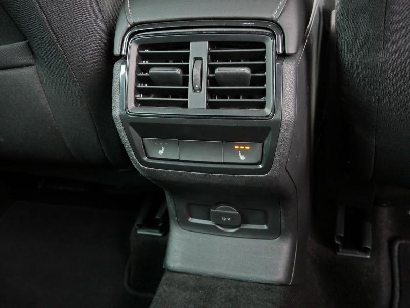 Škoda Karoq Selection – image 17 of 23