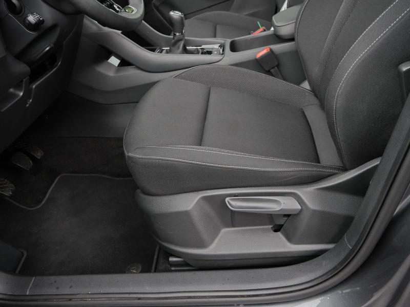 Škoda Karoq Selection – image 21 of 23