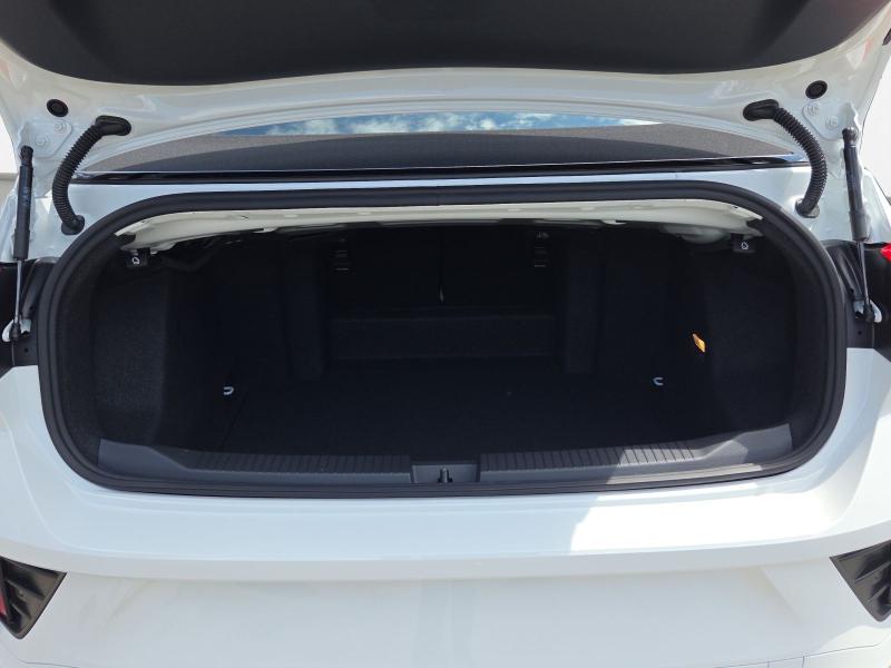 Volkswagen T-Roc Cabriolet R-Line – Bild 11 von 16