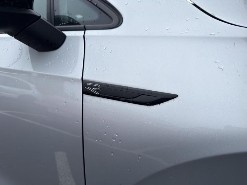 Volkswagen Golf R-Line – image 10 of 14