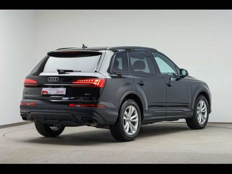 Audi Q7 – image 2 of 25