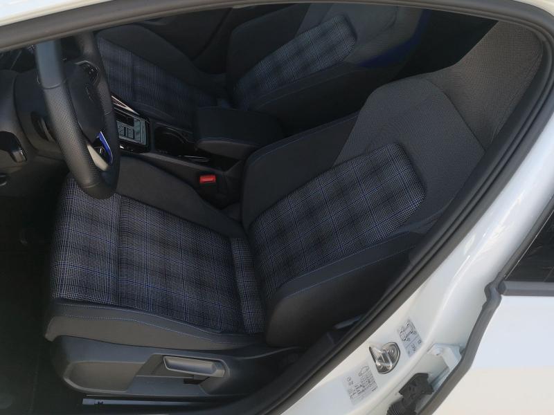 Volkswagen Golf GTE – image 15 of 21