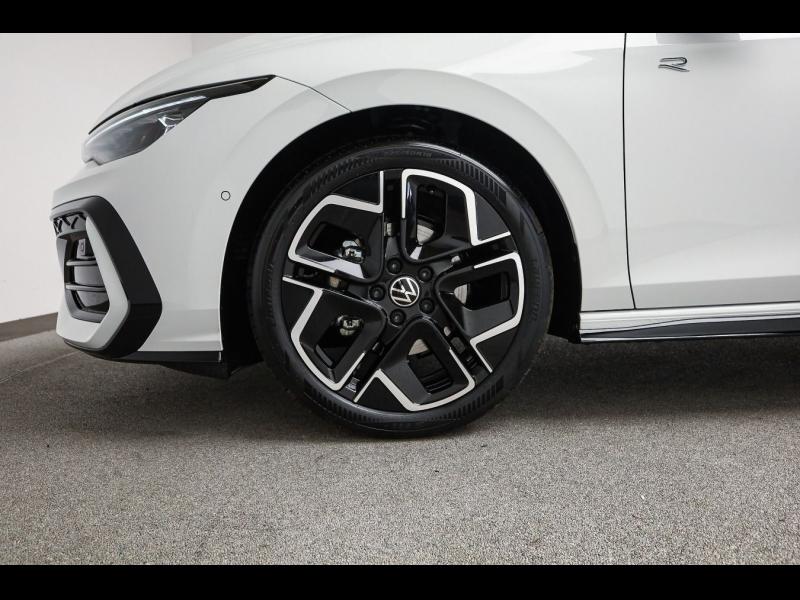 Volkswagen Golf R-Line – image 7 of 15