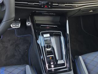 Volkswagen Golf R – image 7 of 15