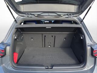 Volkswagen Golf R – image 11 of 15