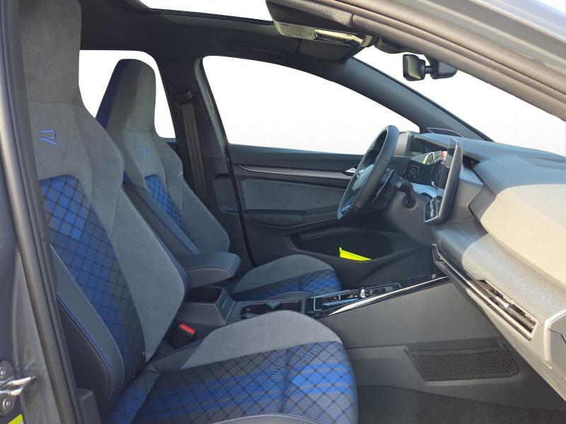Volkswagen Golf R – image 4 of 15