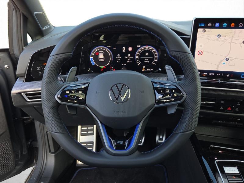 Volkswagen Golf R – image 8 of 15