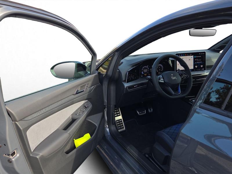 Volkswagen Golf R – image 14 of 15