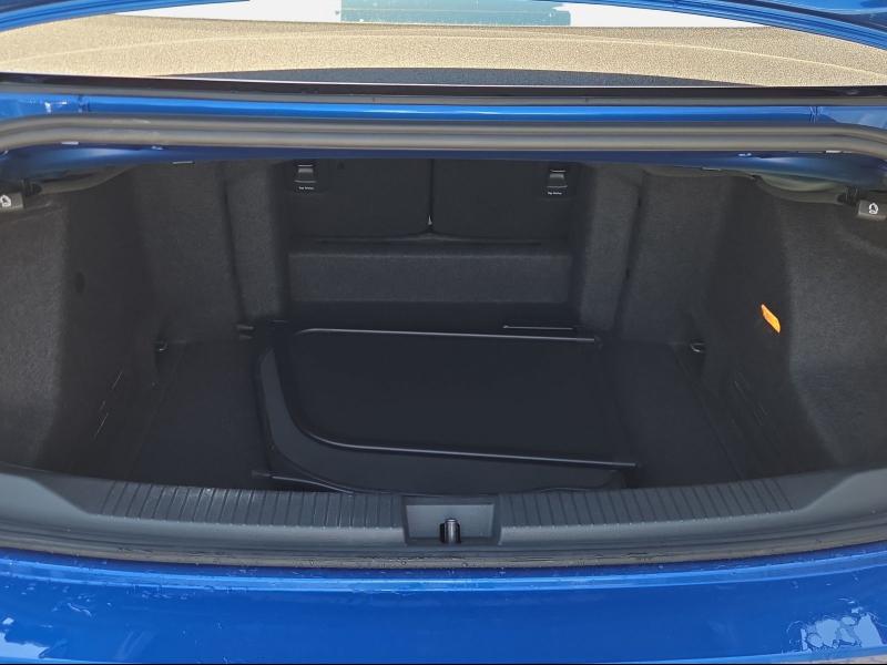 Volkswagen T-Roc Cabriolet R-Line – image 11 of 26