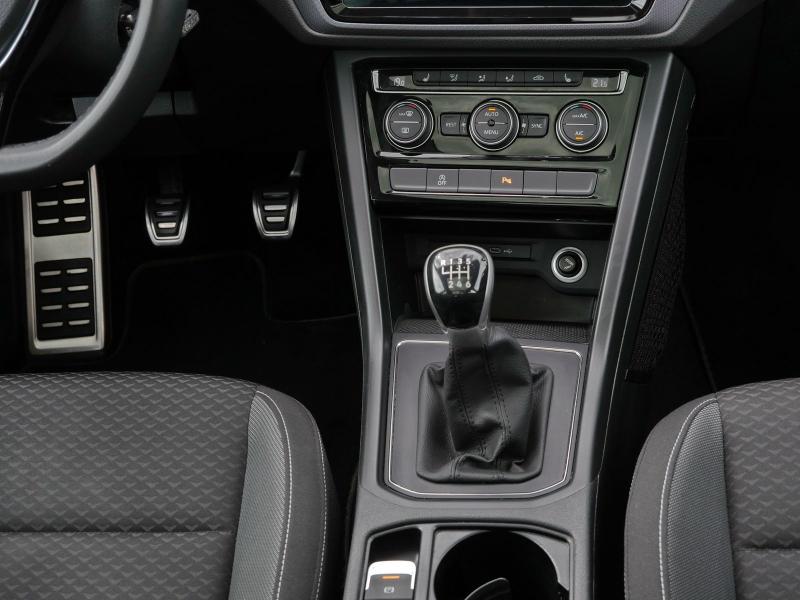 Volkswagen Touran Active – image 7 of 24