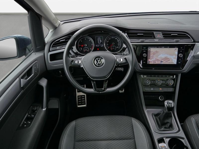 Volkswagen Touran Active – image 8 of 24