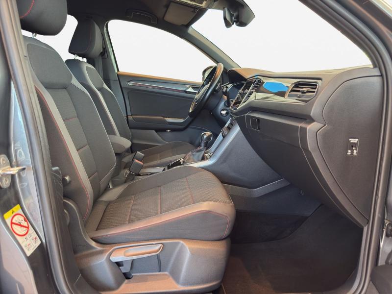 Volkswagen T-Roc R-Line – image 4 of 25