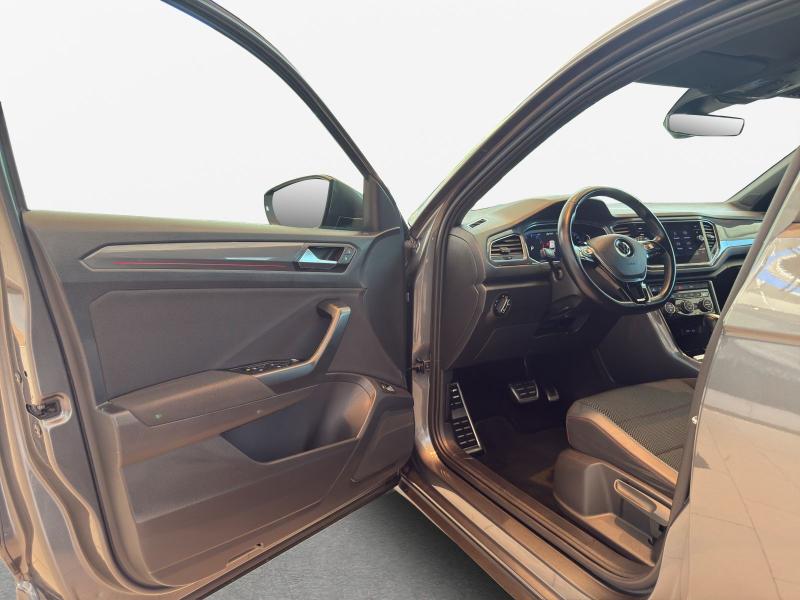 Volkswagen T-Roc R-Line – image 14 of 25