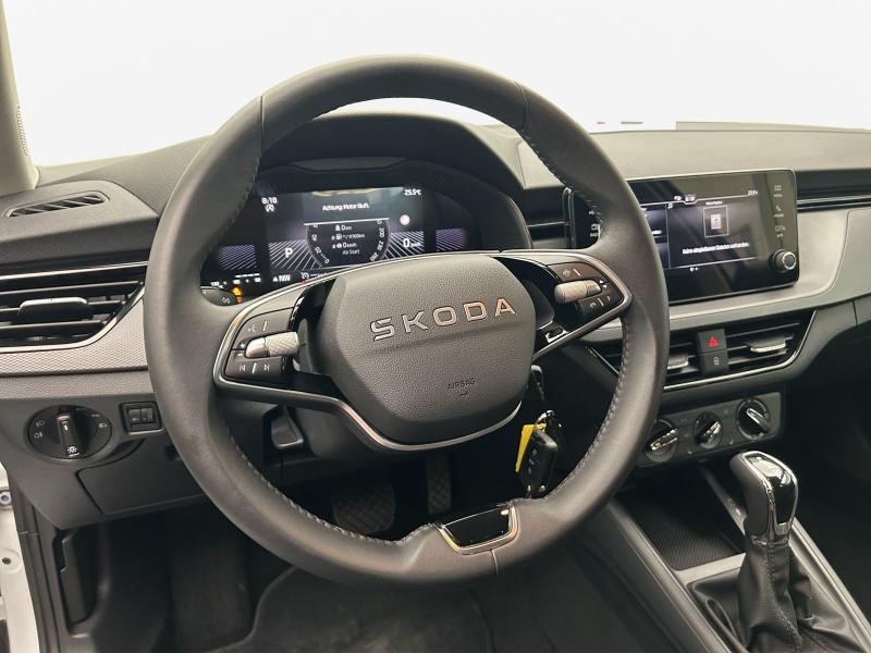 Škoda Scala Essence – image 8 of 16