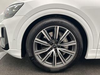 Audi Q8 S line – image 17 of 18
