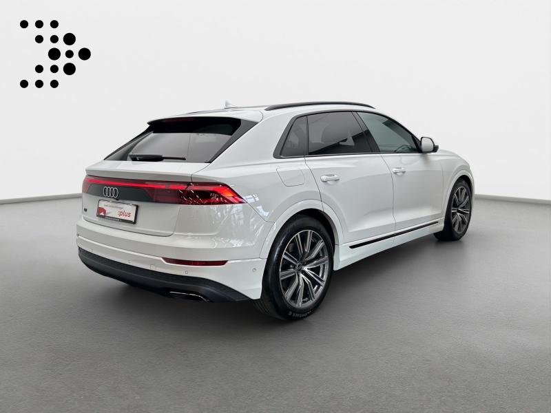 Audi Q8 S line – image 2 of 18