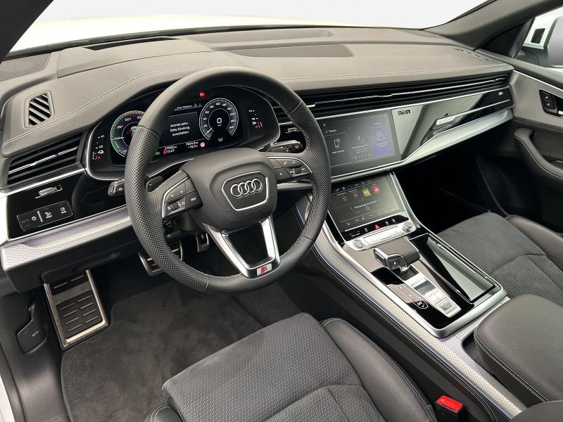 Audi Q8 S line – image 5 of 18
