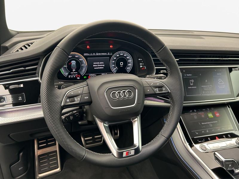 Audi Q8 S line – image 8 of 18