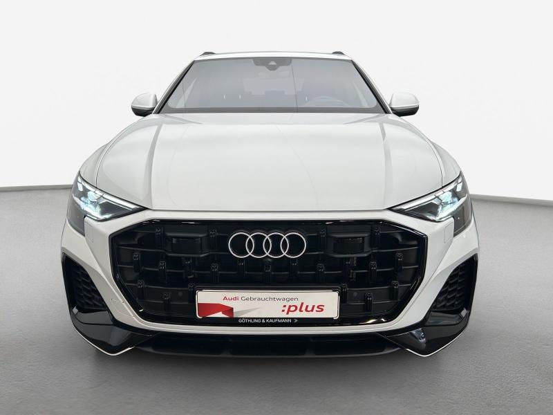 Audi Q8 S line – image 12 of 18