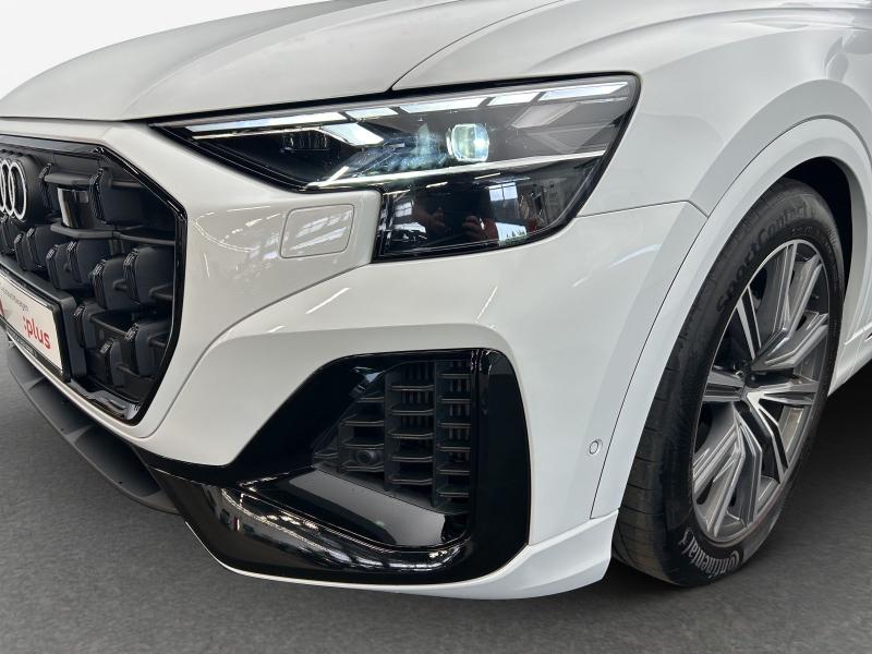 Audi Q8 S line – image 13 of 18