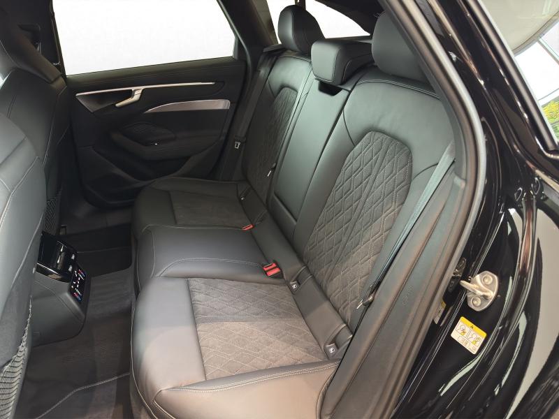Audi A6 Avant S line – image 16 of 19
