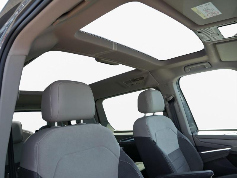 Volkswagen T7 Multivan LIFE – image 10 of 24