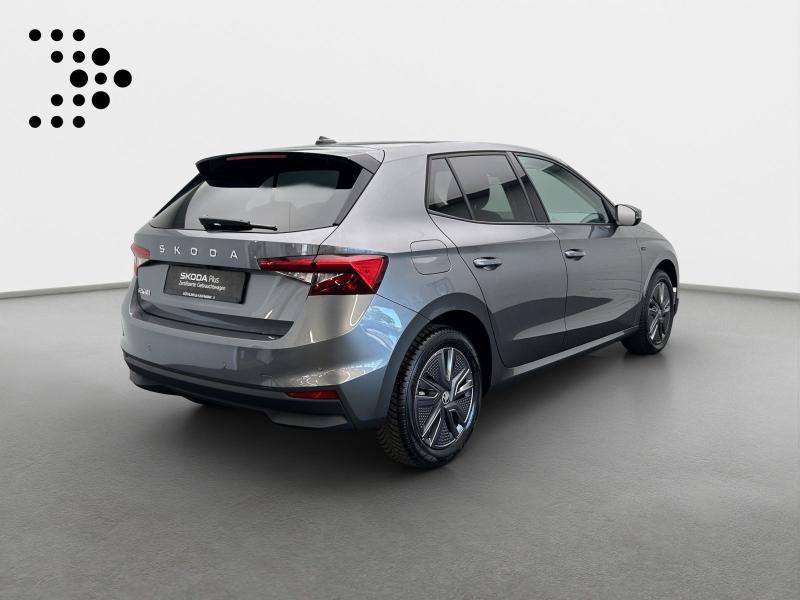 Škoda Fabia Tour – image 2 of 16