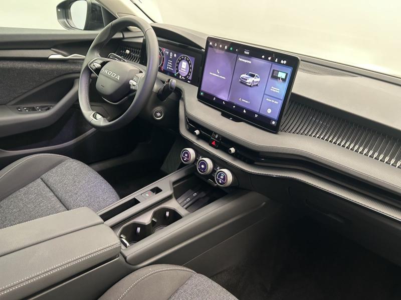Škoda Superb Essence – image 7 of 16