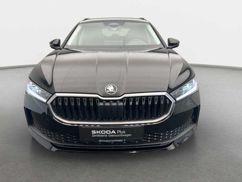 Škoda Superb Essence – image 12 of 16