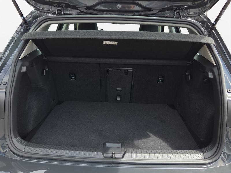 Volkswagen Golf LIFE – image 11 of 16