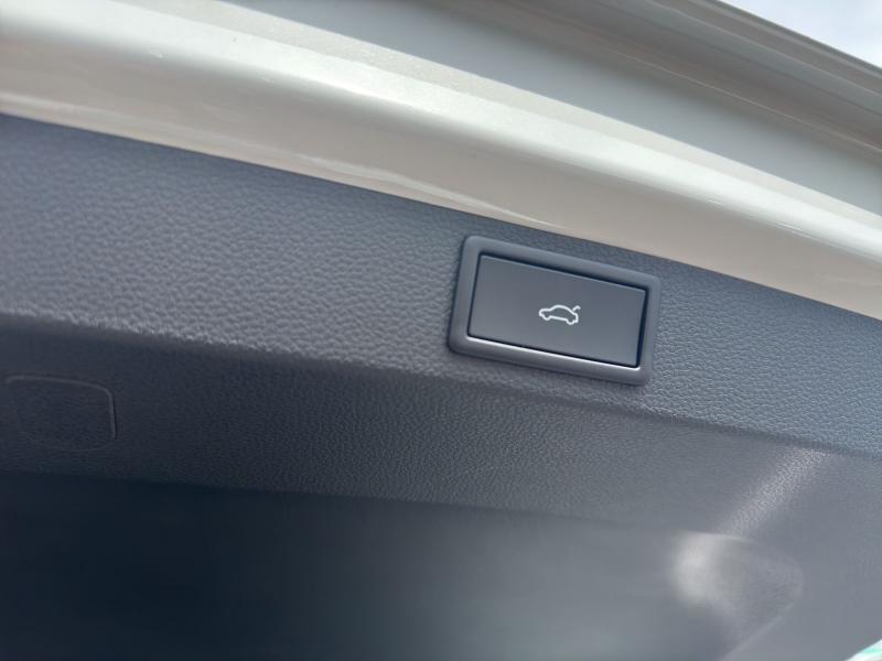 Škoda Karoq Sportline – image 14 of 17