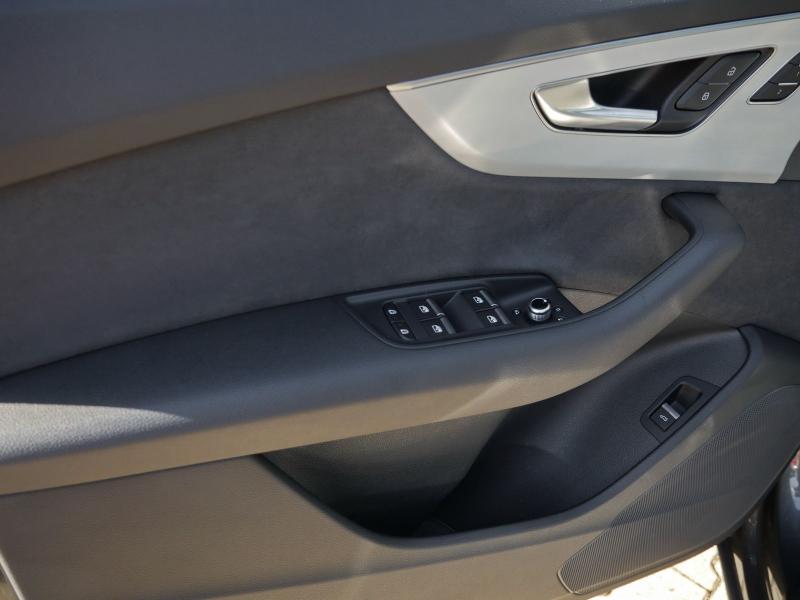 Audi Q7 S line – image 21 of 24