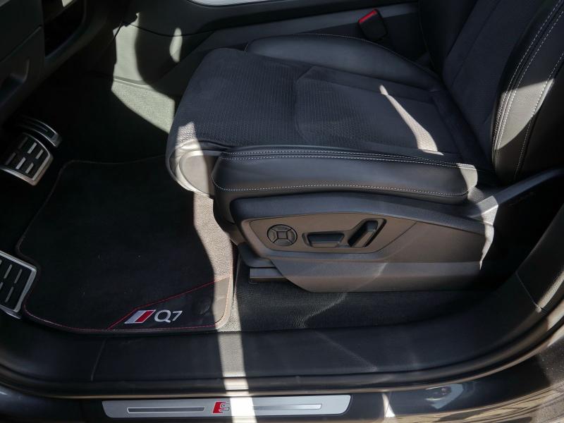 Audi Q7 S line – image 22 of 24