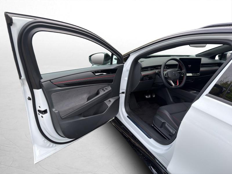 Volkswagen ID.7 Tourer GTX – image 13 of 23