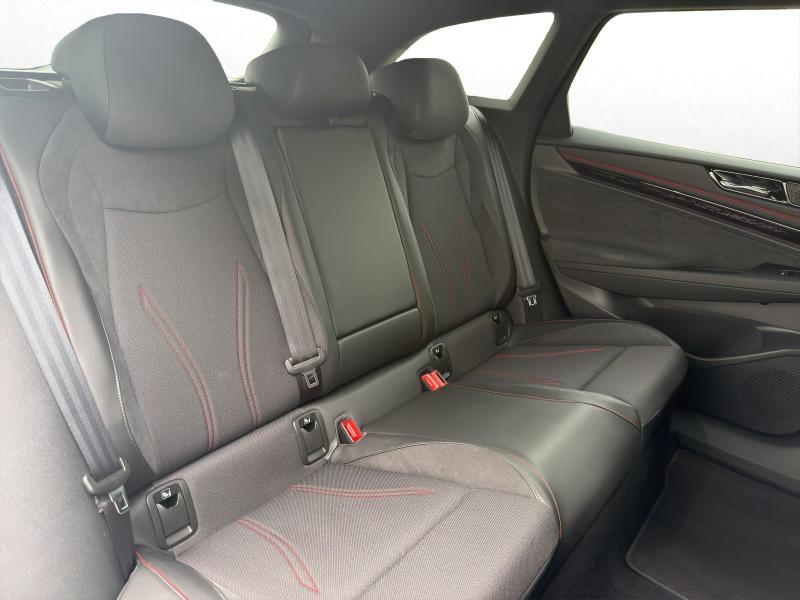 Volkswagen ID.7 Tourer GTX – image 15 of 23