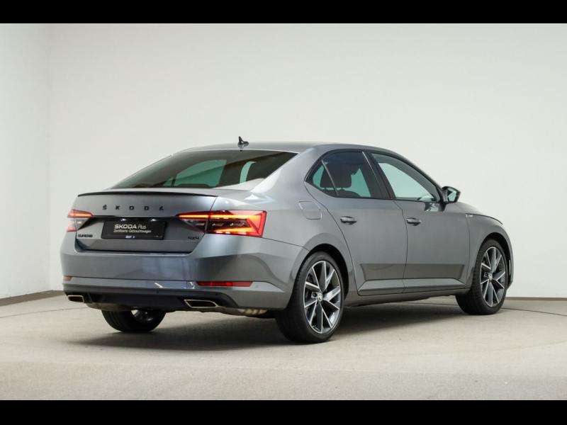 Škoda Superb Sportline – image 2 of 25