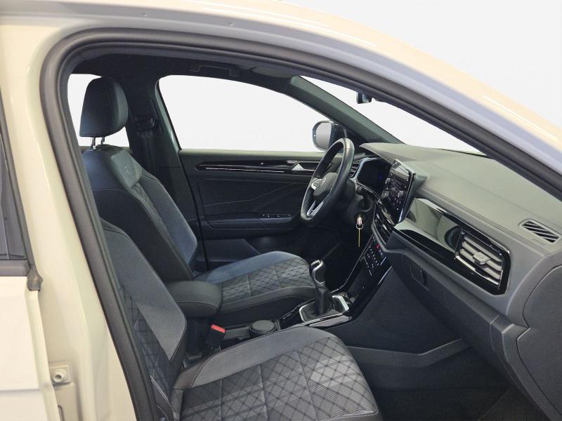 Volkswagen T-Roc R-Line – image 3 of 18