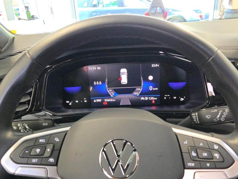 Volkswagen T-Roc R-Line – image 8 of 18