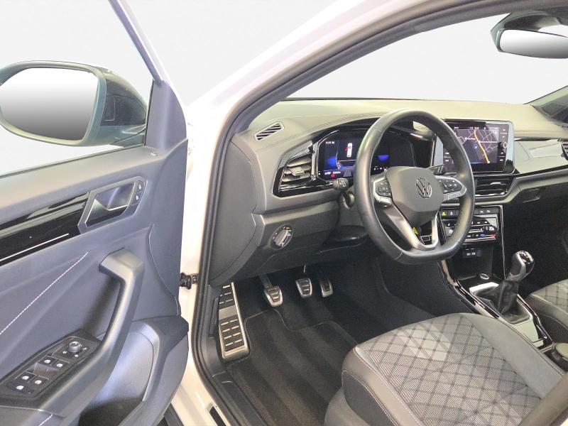 Volkswagen T-Roc R-Line – image 12 of 18