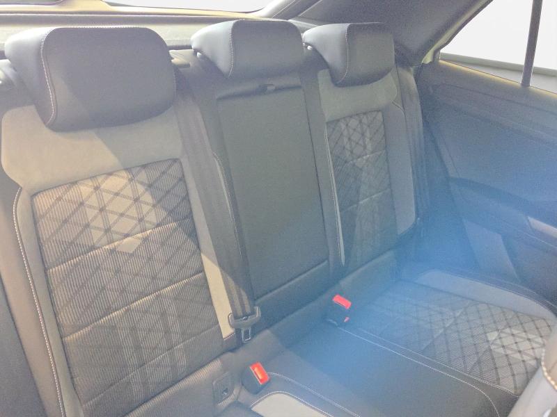 Volkswagen T-Roc R-Line – image 14 of 18