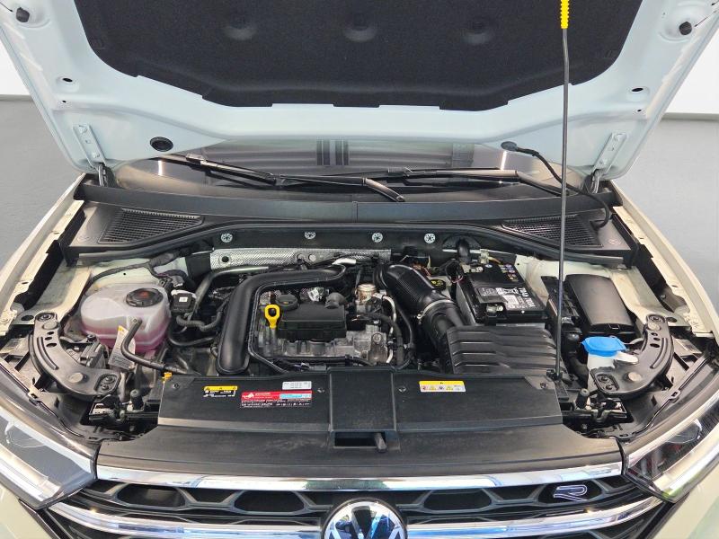 Volkswagen T-Roc R-Line – image 16 of 18