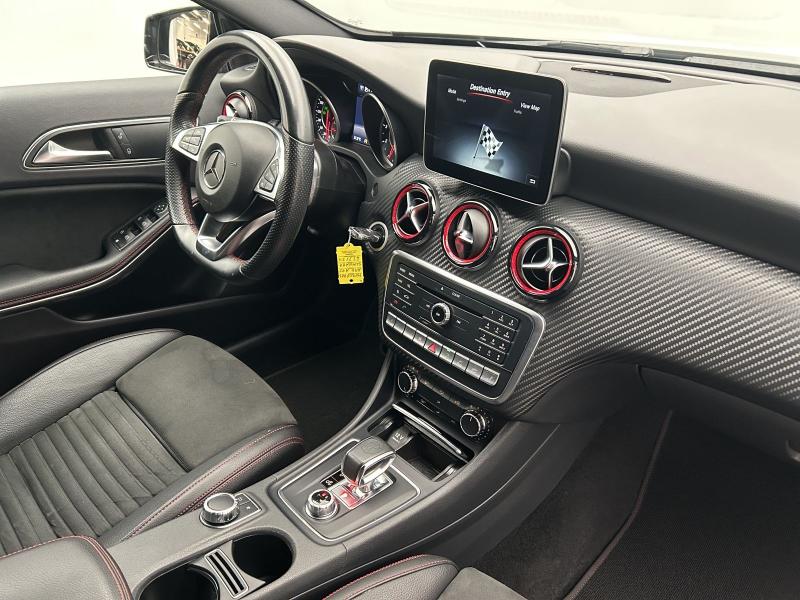 Mercedes-Benz A 45 AMG – image 7 of 18