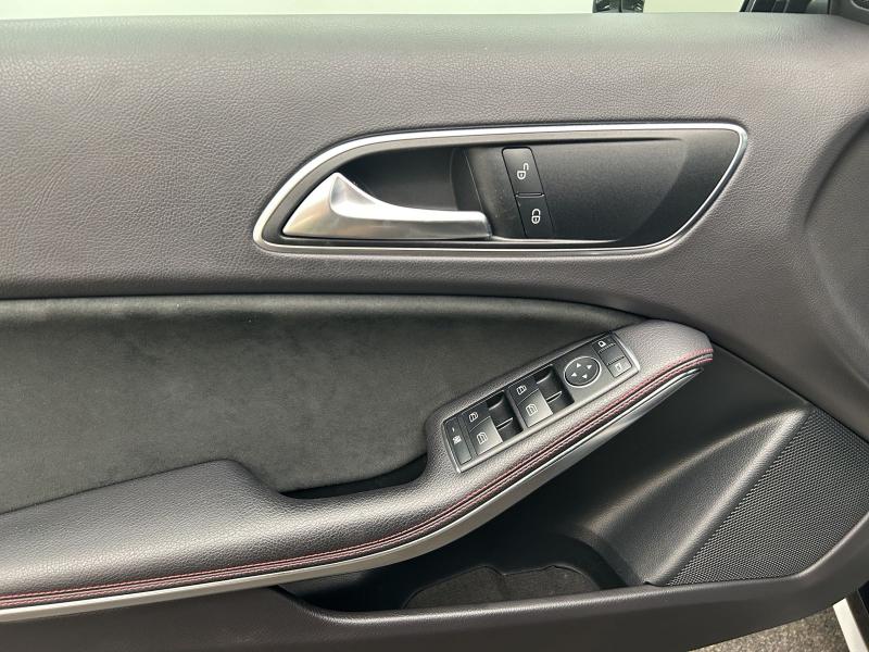 Mercedes-Benz A 45 AMG – image 15 of 18