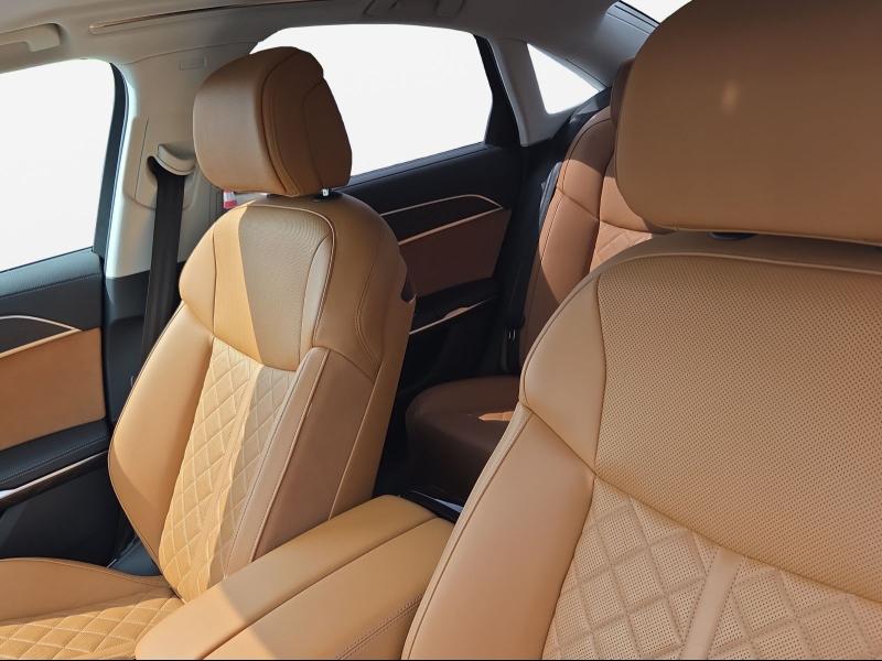 Audi A8 – image 10 of 18