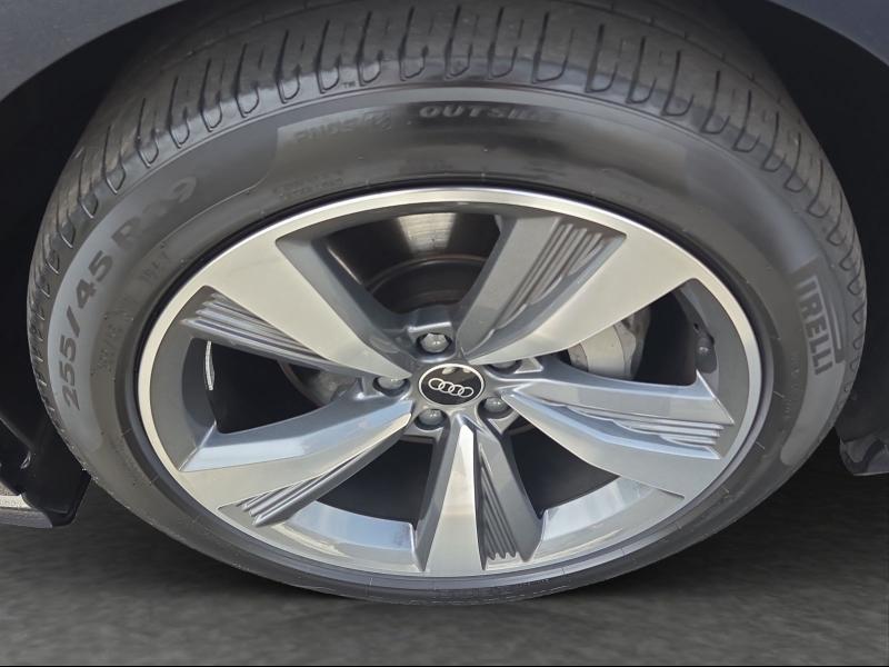 Audi A8 – image 13 of 18