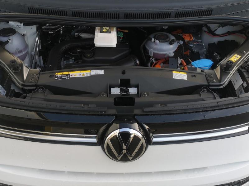 Volkswagen T7 Multivan Edition – image 17 of 19