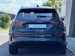 Audi Q4 e-tron S line – image 5 of 18