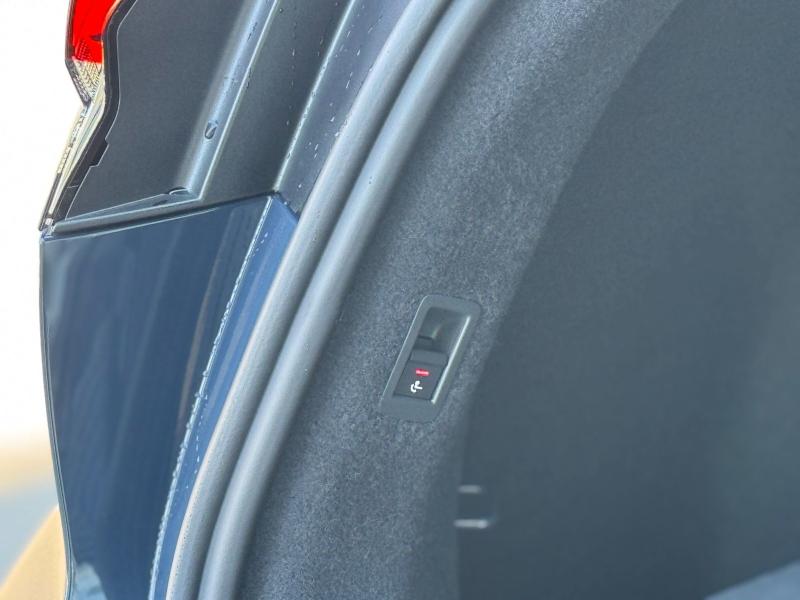 Audi Q4 e-tron S line – image 7 of 18